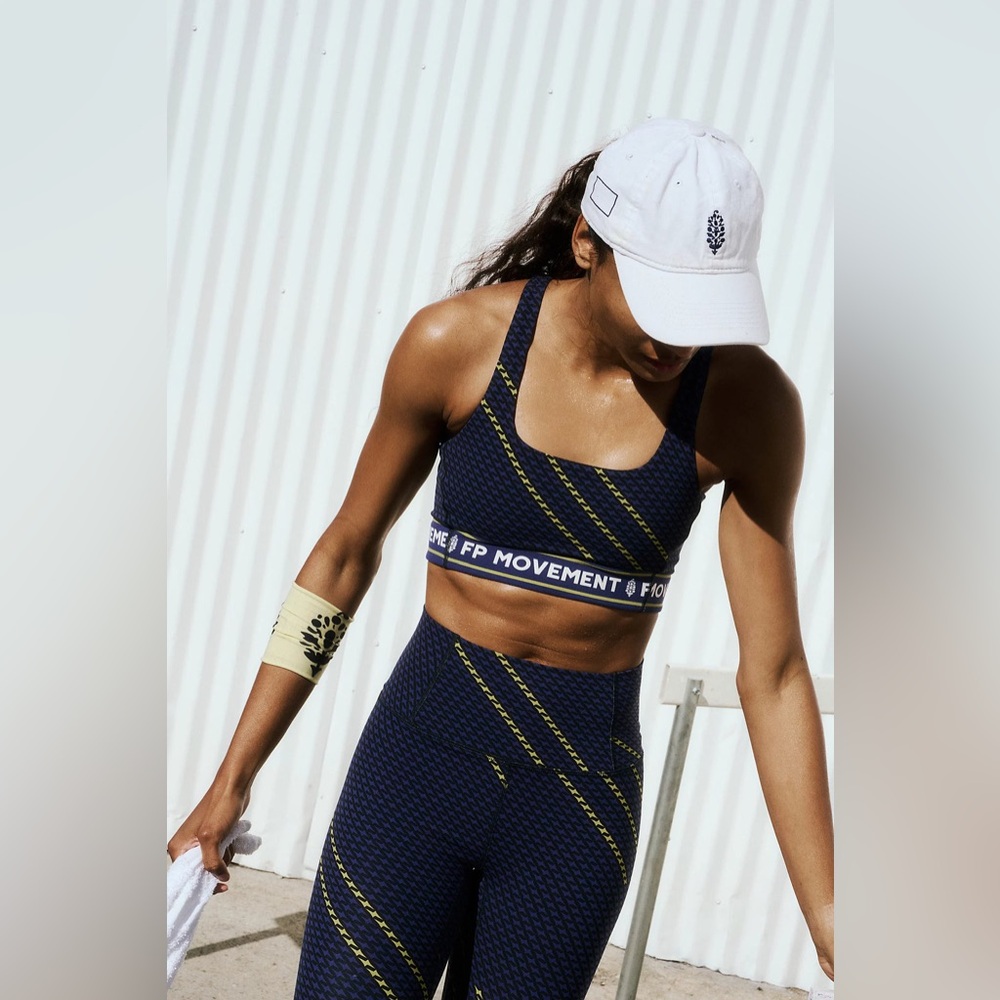 🌙FREE PEOPLE Never Better Logo Square Neck Sports Bra🌙